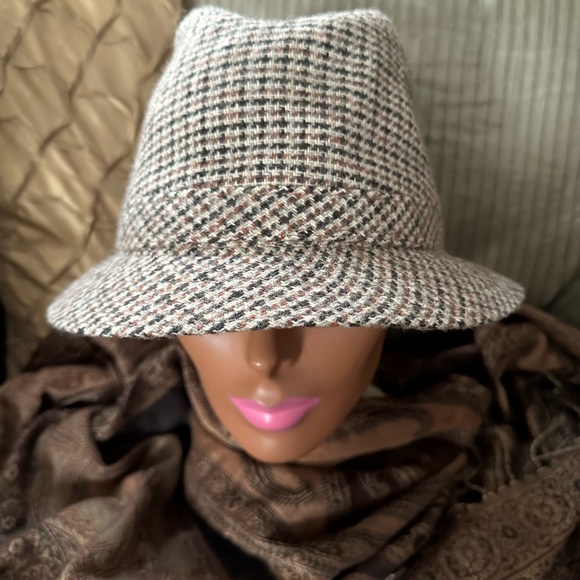 Vintage Stylish Hat - Picture 5 of 7